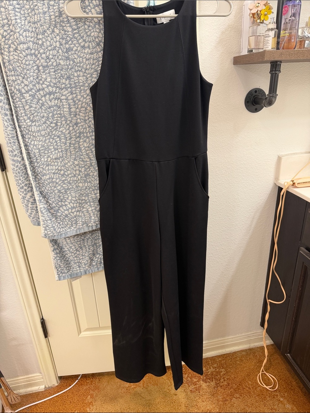 Evereve Black Sleeveless Jumpsuit with Pockets